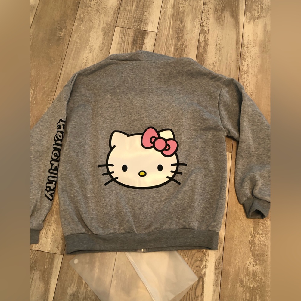 LAST CHANCE 💕hello kitty full zip final price no offers❌
